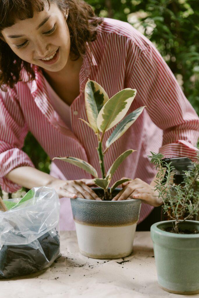 make good money online from gardening - Lady potting a plant 