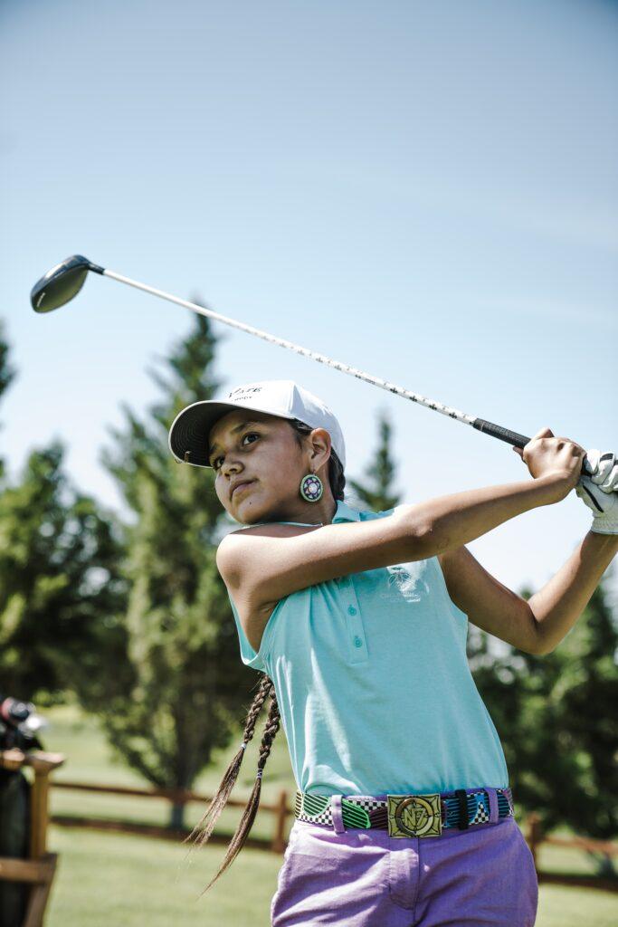 make money online from your passion for golf - young girl teeing off