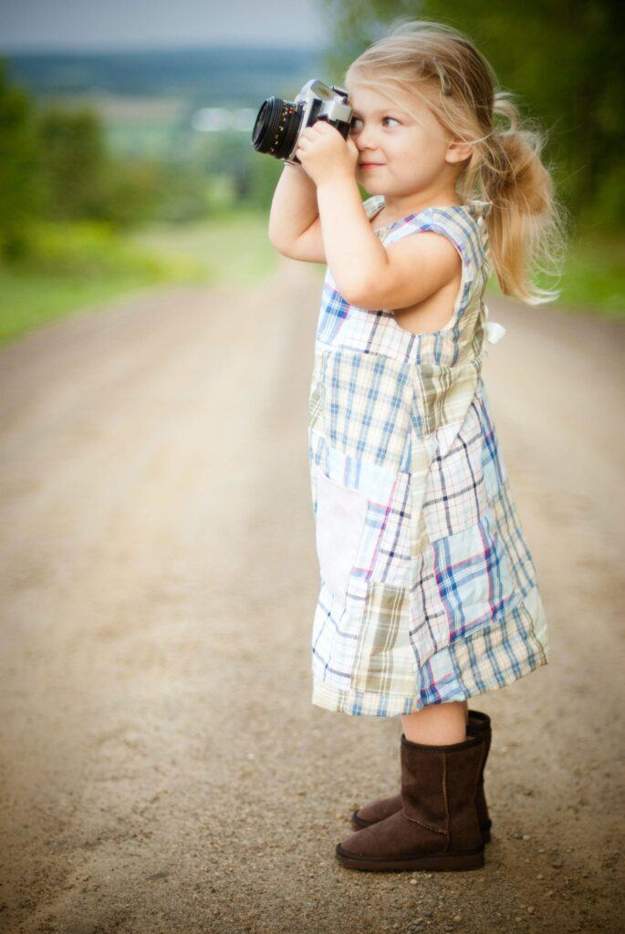 create your own profitable online photography business - Little girl trying to take a picture