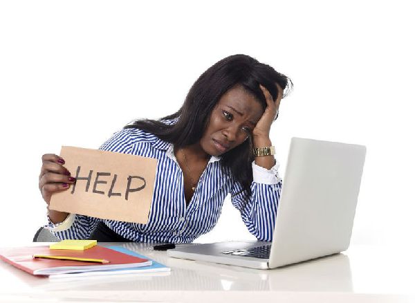 How to create a blog for business - lady at her laptop looking frustrated and holding a cardboard sign that reads; HELP